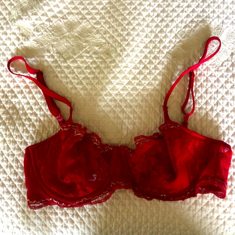34C Victorias Secret dream angels lacy red bra w/gold trim, push-up w/o padding.